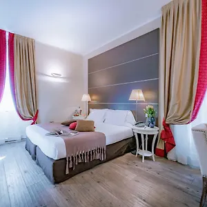 Townhouse 33 Otel